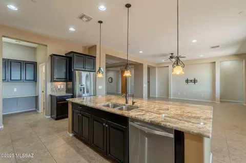 4241 W Golden Ranch Pl, Marana, AZ 85658