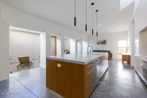 592 S 9th Ave, Tucson, AZ 85701