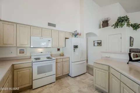 Kitchen - 9331 E Montea Pl, Tucson, AZ 85747 photo 1 of 4
