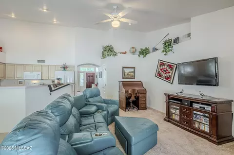 Living - 9331 E Montea Pl, Tucson, AZ 85747 photo 3 of 5