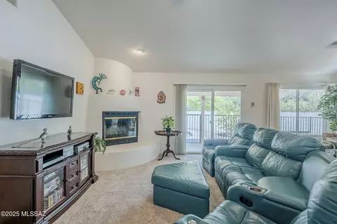 Living - 9331 E Montea Pl, Tucson, AZ 85747 photo 1 of 5