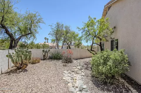 Exterior - 9331 E Montea Pl, Tucson, AZ 85747 photo 8 of 13