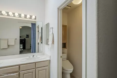 Bath - 9331 E Montea Pl, Tucson, AZ 85747 photo 4 of 5