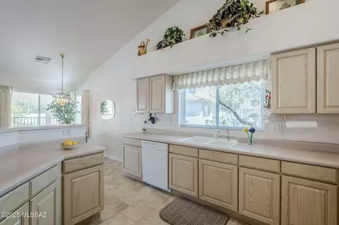 Kitchen - 9331 E Montea Pl, Tucson, AZ 85747 photo 2 of 4