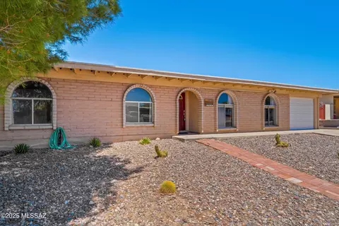 9061 E 39th St, Tucson, AZ 85730