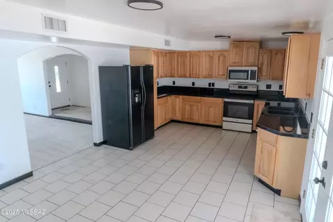 8441 E 24th St, Tucson, AZ 85710 photo 4
