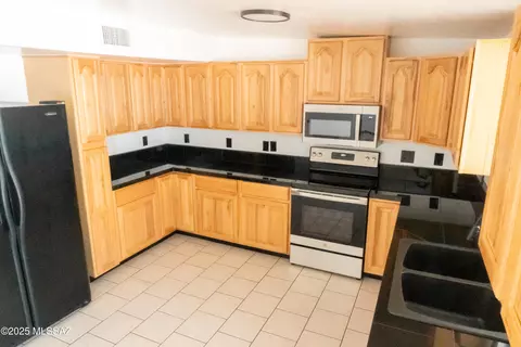 8441 E 24th St, Tucson, AZ 85710 photo 5