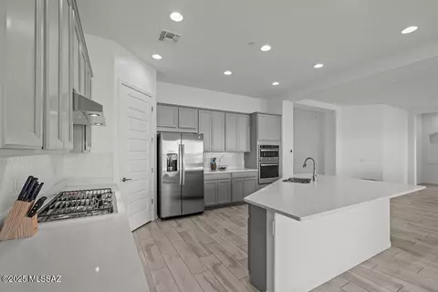 7956 S Desert Indigo Dr, Tucson, AZ 85747