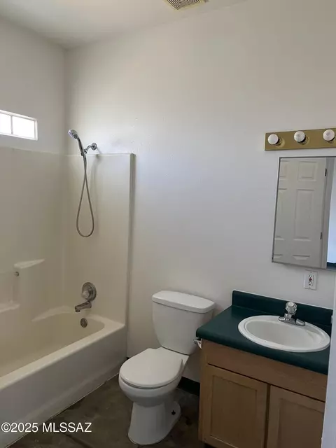 Bath - 620 E Lester St, Tucson, AZ 85705 photo 3 of 3