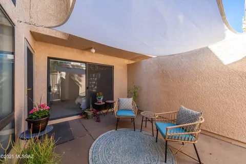 5675 N Camino Esplendora #7-141, Tucson, AZ 85718
