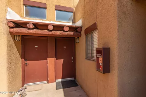 1810 E Blacklidge Dr #827, Tucson, AZ 85719