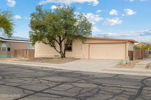 7139 S Prospector Peak Dr, Tucson, AZ 85756