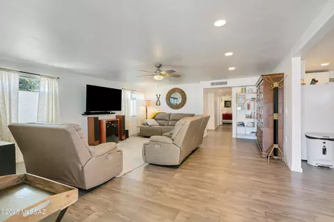 3402 E Kleindale Rd, Tucson, AZ 85716