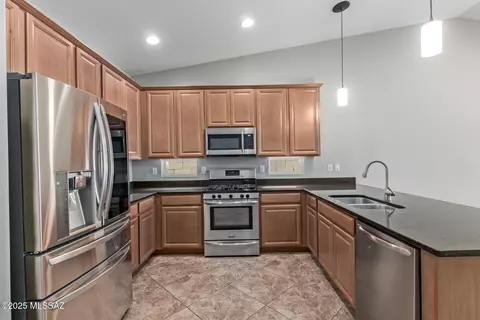 Kitchen - 11438 E Desert Raptor Loop, Tucson, AZ 85747 photo 2 of 2