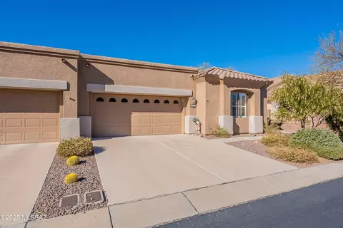 685 N Cedar Bend Ave, Green Valley, AZ 85614