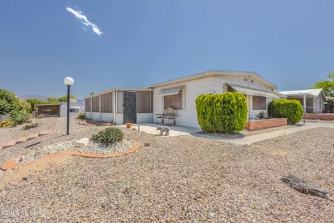 121 W Mora Dr, Green Valley, AZ 85614