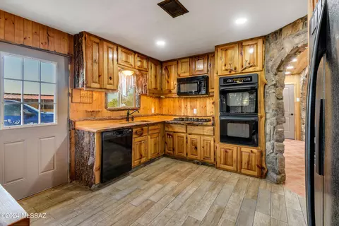 Kitchen - 8842 S Cover View Rd, Tucson, AZ 85736 photo 3 of 10
