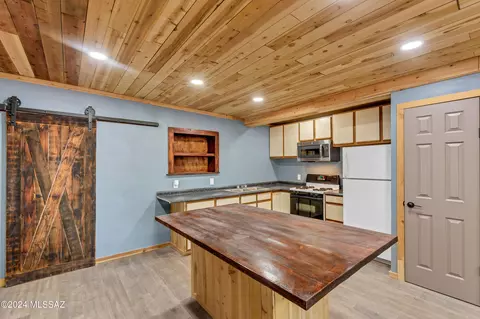 Kitchen - 8842 S Cover View Rd, Tucson, AZ 85736 photo 7 of 10