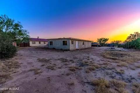 Exterior - 8842 S Cover View Rd, Tucson, AZ 85736 photo 3 of 5