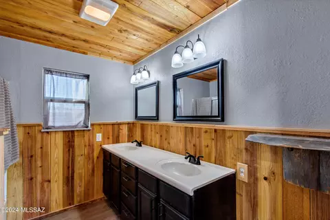Bath - 8842 S Cover View Rd, Tucson, AZ 85736 photo 6 of 8