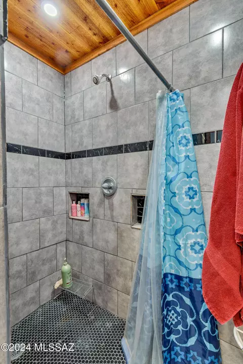Bath - 8842 S Cover View Rd, Tucson, AZ 85736 photo 2 of 8