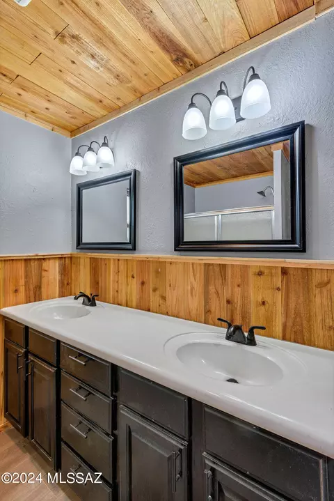Bath - 8842 S Cover View Rd, Tucson, AZ 85736 photo 5 of 8