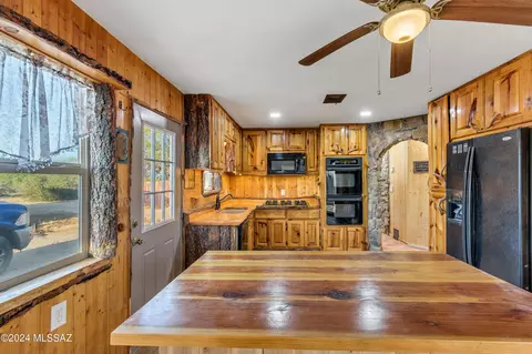 Kitchen - 8842 S Cover View Rd, Tucson, AZ 85736 photo 5 of 10