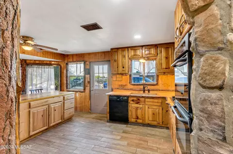 Kitchen - 8842 S Cover View Rd, Tucson, AZ 85736 photo 4 of 10
