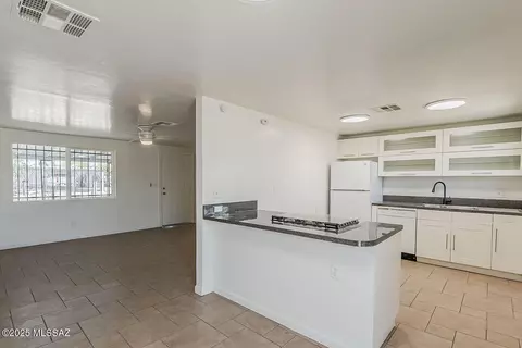 1673 W Circle B Dr, Tucson, AZ 85713
