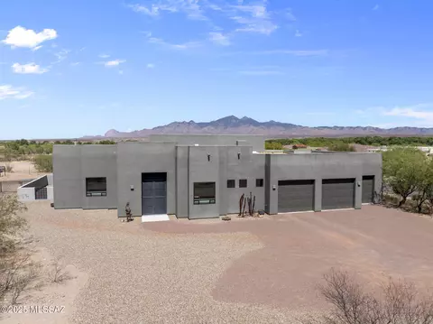 52 Burruel St, Tubac, AZ 85646