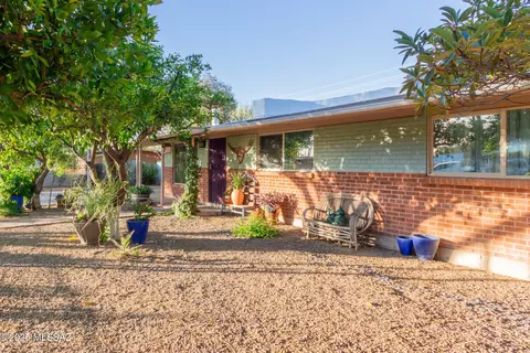 2055 S Avenida Del Sol, Tucson, AZ 85710