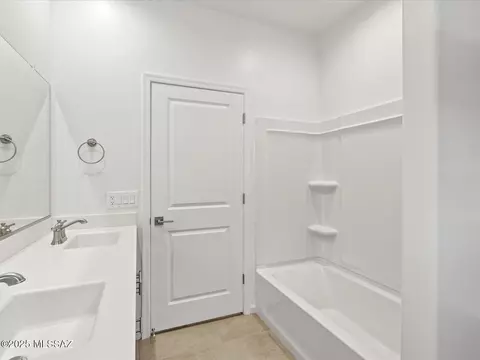 10406 E Silver Fox Dr, Tucson, AZ 85748 photo 9