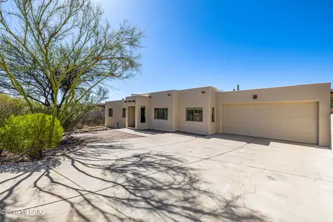 750 W Silver Eagle Ct, Oro Valley, AZ 85755