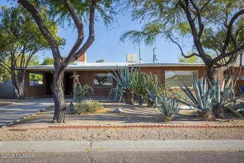 2102 E Florence Dr, Tucson, AZ 85719