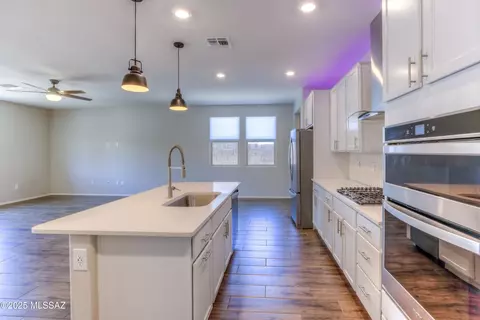 Kitchen - 14172 E Vardo Dr, Vail, AZ 85641 photo 2 of 4