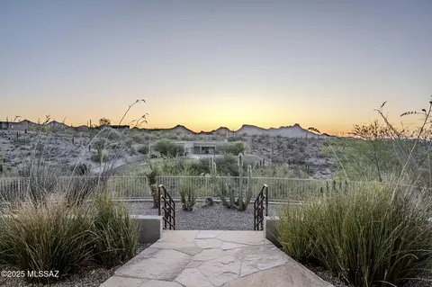 5875 N Abington Rd, Tucson, AZ 85743