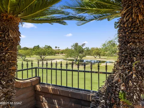 748 W Desert Hills Dr, Green Valley, AZ 85622