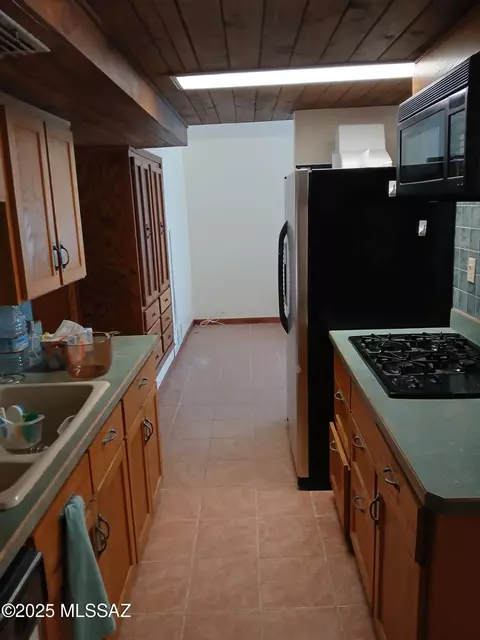 Kitchen - 4308 E Montecito St, Tucson, AZ 85711 photo 2 of 2