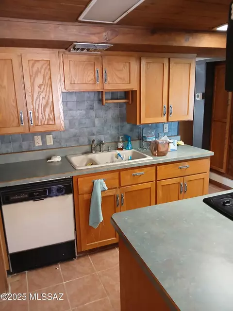Kitchen - 4308 E Montecito St, Tucson, AZ 85711 photo 1 of 2
