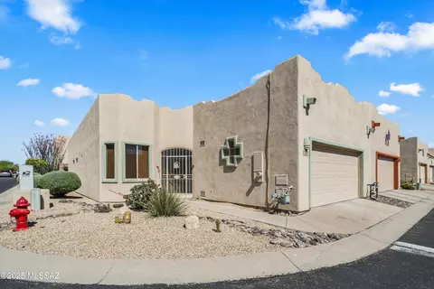 1201 N Chilson Ct, Green Valley, AZ 85614