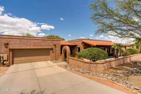 1760 W Camino Urbano, Green Valley, AZ 85622