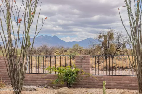 2740 E Ponce Ct, Green Valley, AZ 85614