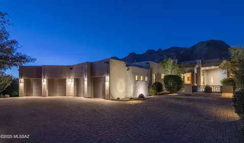 1743 E Sahuaro Blossom Pl, Tucson, AZ 85718