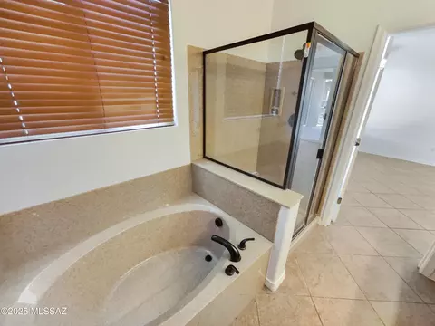 Bath - 10963 E Pima Creek Dr, Vail, AZ 85641 photo 3 of 3