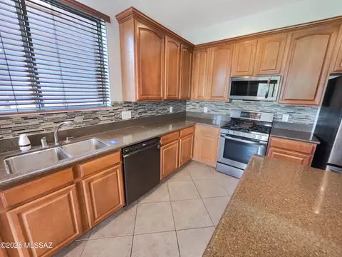 Kitchen - 10963 E Pima Creek Dr, Vail, AZ 85641 photo 3 of 5