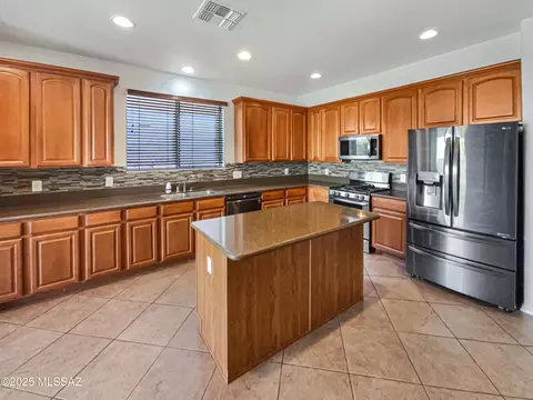 Kitchen - 10963 E Pima Creek Dr, Vail, AZ 85641 photo 1 of 5