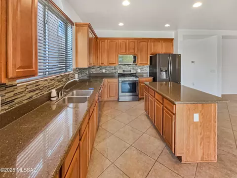 Kitchen - 10963 E Pima Creek Dr, Vail, AZ 85641 photo 2 of 5