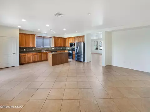 Kitchen - 10963 E Pima Creek Dr, Vail, AZ 85641 photo 5 of 5