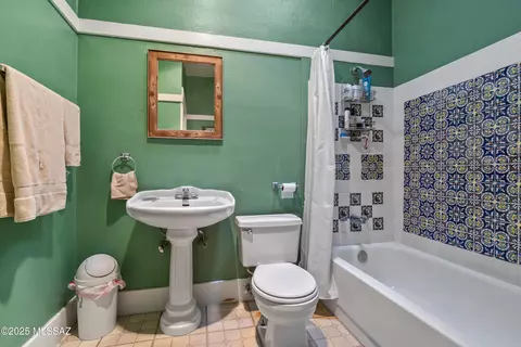 Bath - 823 E Freeman Pl, Tucson, AZ 85719 photo 1 of 1