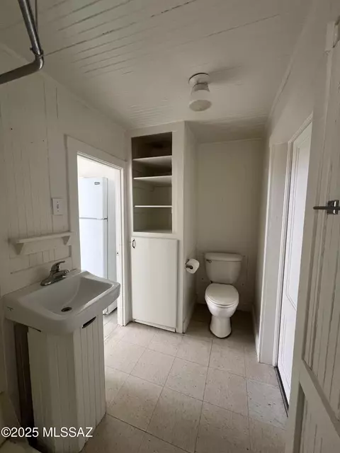 Bath - 351 E 5th St, Benson, AZ 85602 photo 1 of 5